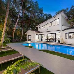 Coconut Grove Villa with heated Pool sleeps 12