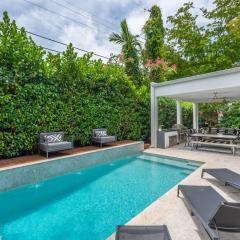 Villa in the Design District with Heated Pool sleeps 10