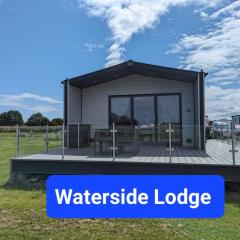 Waterside Lodge - Stunning - Dog Friendly