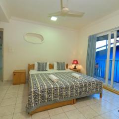 ROSSIO' Pool + Garden, Steps from Beach