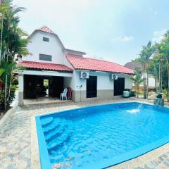 Afamosa golf resort private pool 4 rooms lot 911 bumiputra