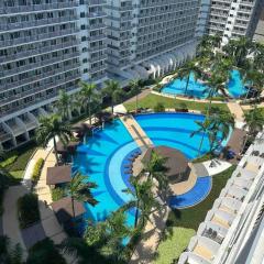Tropical Pool, Balcony, MOA, Airport, Entire Apartment at Shell Residence