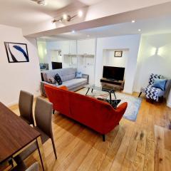Beautiful Hyde Park Flat by Lancaster Gate Station with Private Back Patio