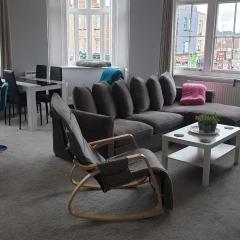 Spacious 2-Bed 2-Bath Apartment with Free Parking - Central Poole