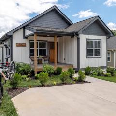 Walkable Downtown 5BR - Hot Tub and Resort Access