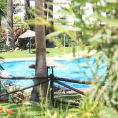 Chalet adosado en urbanización con piscina