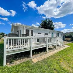 Stunning 4 Berth Lodge With Decking At Breydon Water In Norfolk Ref 10094b