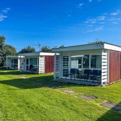 Lovely 4 Berth Chalet At Cedar Springs Park In Heacham, Norfolk Ref 92031cs