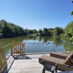 Tinyhouse IRI Camping Bramefort avec piscine naturel lac tinyplage