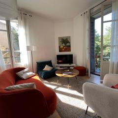 Nimes , appartement rénové dans immeuble classé.
