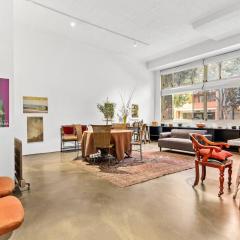 'Artist's Gallery' Central Art Deco Loft Living