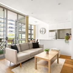 'Sussex Suite' Sunny City Living by Darling Harbour