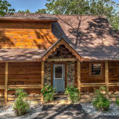 Take a Paws - close to town, pet friendly, hot tub, fenced yard, fire pit, game room