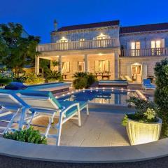 Villa Veritas