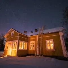 Unique loghouse and wood heated sauna in Ii