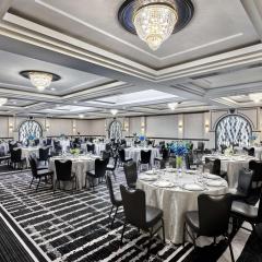 Vogue Hotel Montreal Downtown, Curio Collection by Hilton