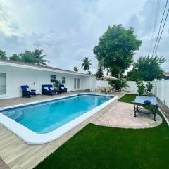 Mango’s House Close to Beach…Pool, Table Pool