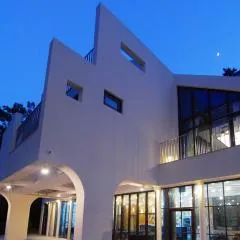 머물 인 어우림