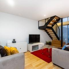 New York Lofted CBD Retreat with Pool and Parking