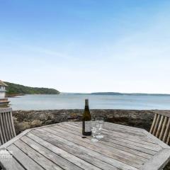 April Cottage, Cawsand - Beach front