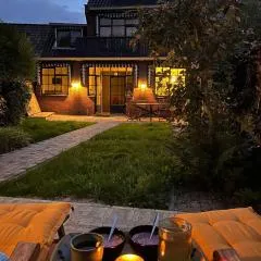 Luxury home in quiet neighbourhood near beach