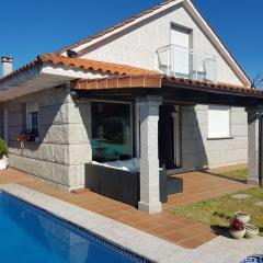 Chalet con piscina en O Rosal