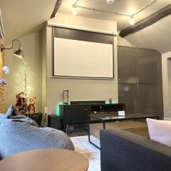 Luxury 2 Bed Penthouse - 4K Projector - Snug Room - En Suite