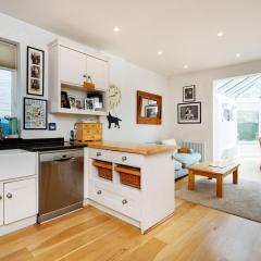 Veeve - Kew Grass House