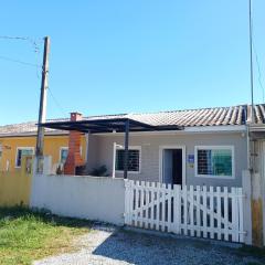 Excelente casa na praia em Matinhos PR. 600 metros da praia.