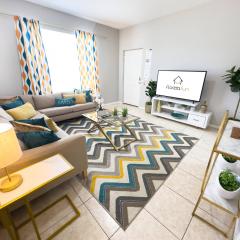 Comfortable Apart 4Bdrm3Bath- 4 miles to Disney