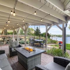 Lakefront Oasis w/ 2 fire pits, game room & kayaks