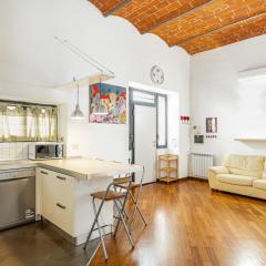 GuestHost - Florence Statuto Apartment with Small Courtyard