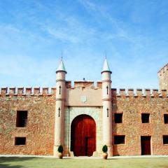 Masía de San Juan, casa rural renovada en Castillo con piscina, Aire Acondicionado y terraza privada