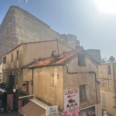 Loft centre ville Calvi terrasse vue citadelle