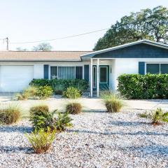 Coral Cottage pool/firepit a 2 bed 2 bth sleeps 6