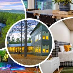 Sleeps 22 • 9 Hole Mini Golf • Amenities • Lake!