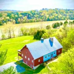 The Barn at Evermore: riverfront retreat w/hot tub