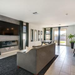 Sunny Arizona Escape with Patio, Grill and Fireplace!