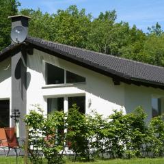 Detached bungalow with dishwasher in a green area