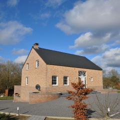 Modern Holiday Home in Somme Leuze with Garden