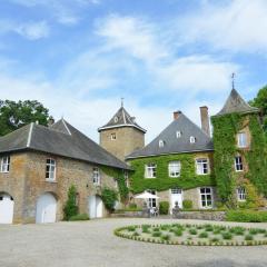 Delightful Castle in Bastogne with bubble bath