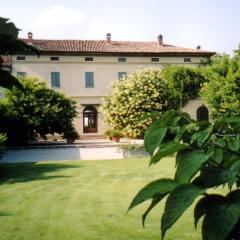 Quaint Mansion in Stagno Lombardo with Garden