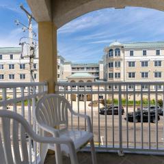 Nw Condo W Private Balcony, Ocean Views & Pool