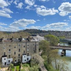 Crescent Penthouse with Stunning Views and free parking