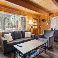 Little Foot Cabin - Tranquility awaits at this cozy home with Hot Tub!