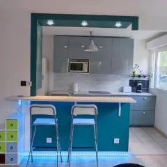 Grand appartement en face du RER A, Parking, Paris 20 mn, Disneyland 40 mn