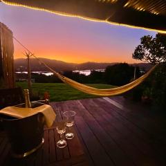 Moonriver Cottage, Prime Lagoon Views & Solar Power