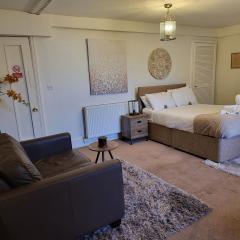 Seaside Flat with Fast WiFi