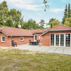 Stunning Home In Blvand With 4 Bedrooms, Sauna And Wifi