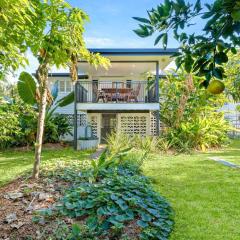 'Palm Paradise' Garden Getaway near Cairns